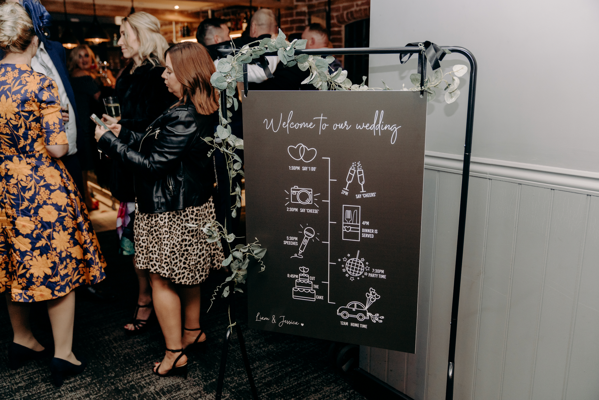 A1 Order of the Day Board with illustrations / Wedding Day Timeline Board / Available in any colour and personalised with your names on the bottom left corner 